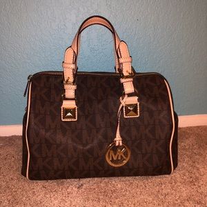 JUST LIKE NEW Michael Kors Monogram Bag